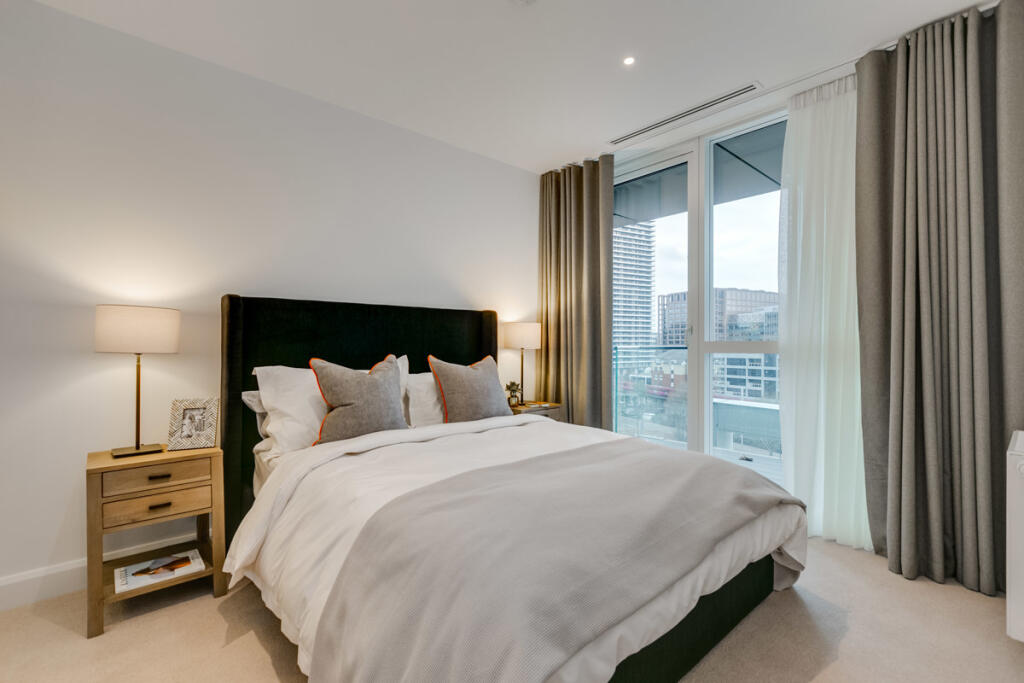 Main image of property: SIROCCO TOWER, 32 Harbour Way, London, E14 9ZP