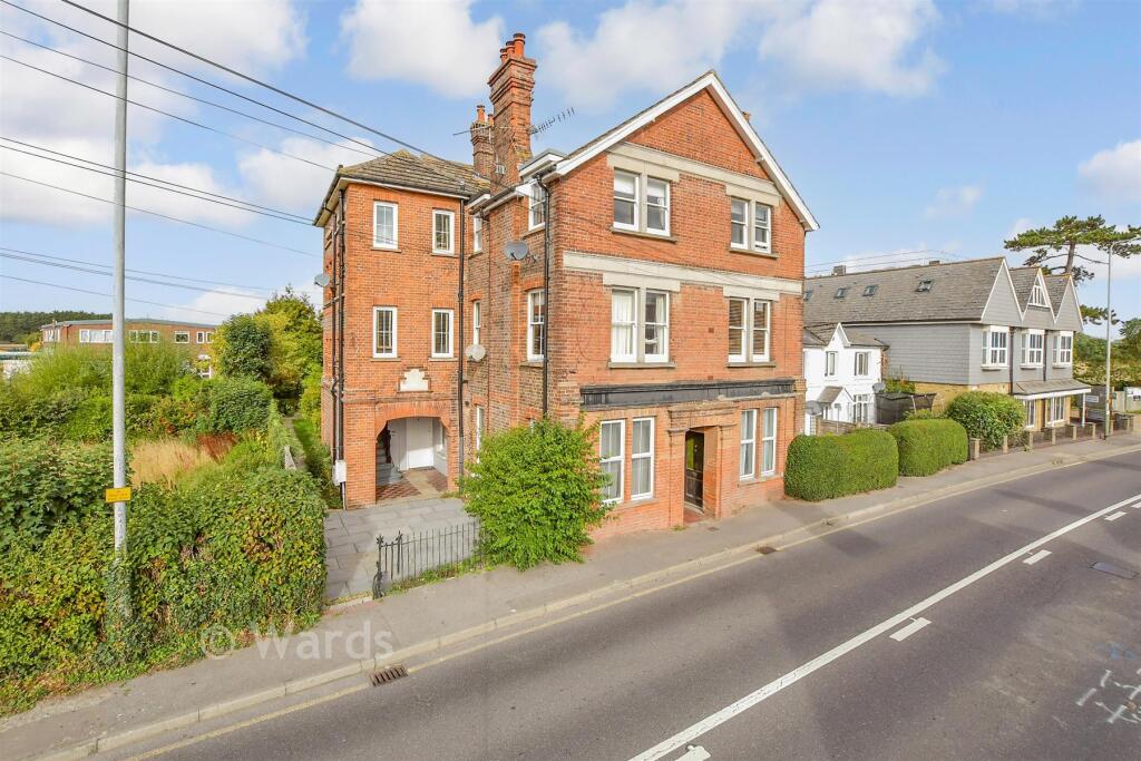 Main image of property: Maidstone Road, Paddock Wood, Tonbridge, Kent
