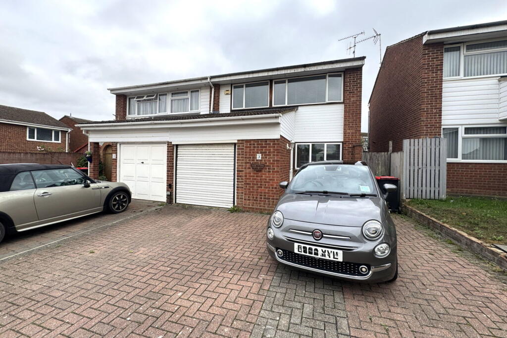 Main image of property: Blake Drive, Braintree, Essex, CM7 9UE