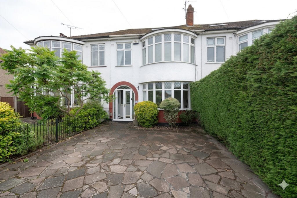 Main image of property: Prittlewell Chase, Westcliff-on-sea, SS0 0