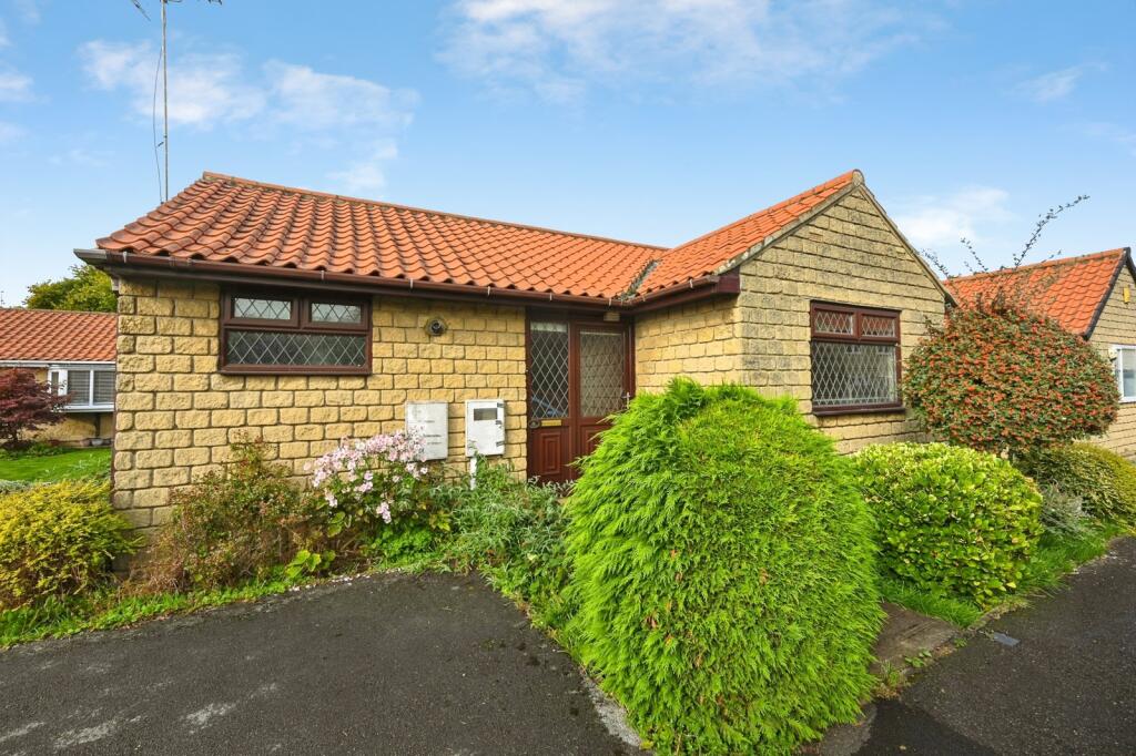 Main image of property: Castleton Close, Mansfield Woodhouse, Mansfield, Nottinghamshire, NG19