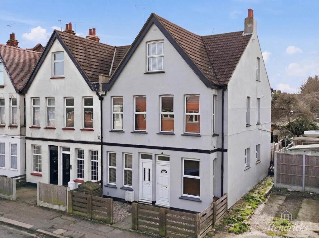 Main image of property: Fairfax Drive, Westcliff-on-sea, SS0 9