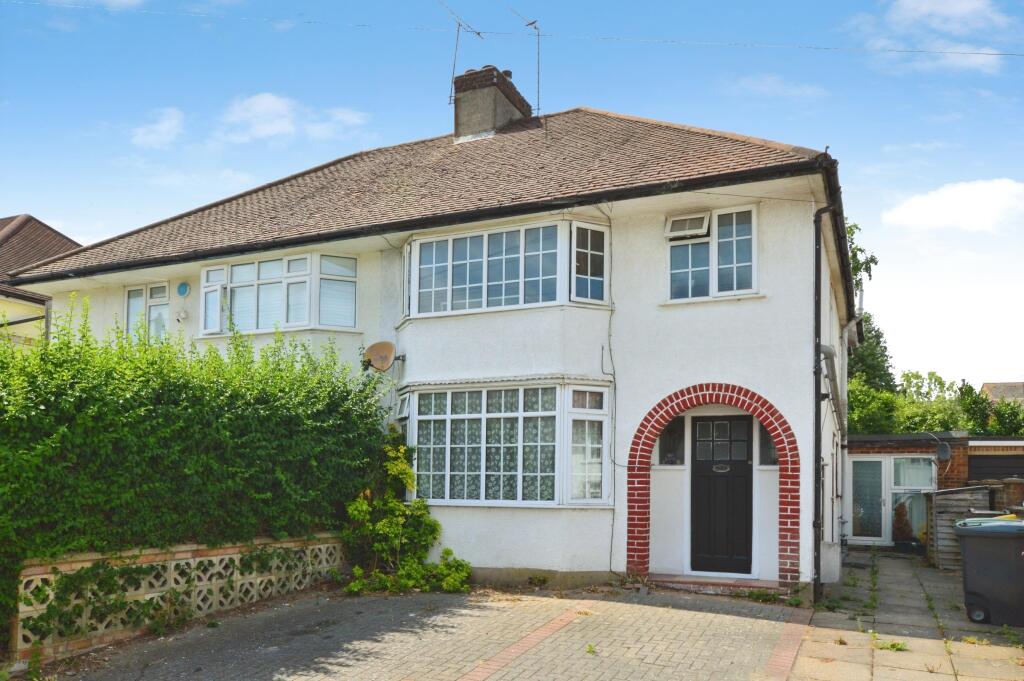 Main image of property: Edward Close, St Albans, AL1