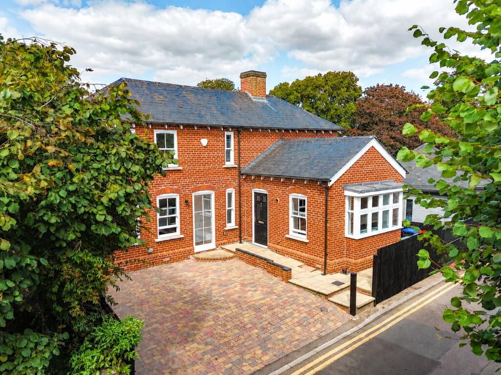 Main image of property: The Avenue, Braintree