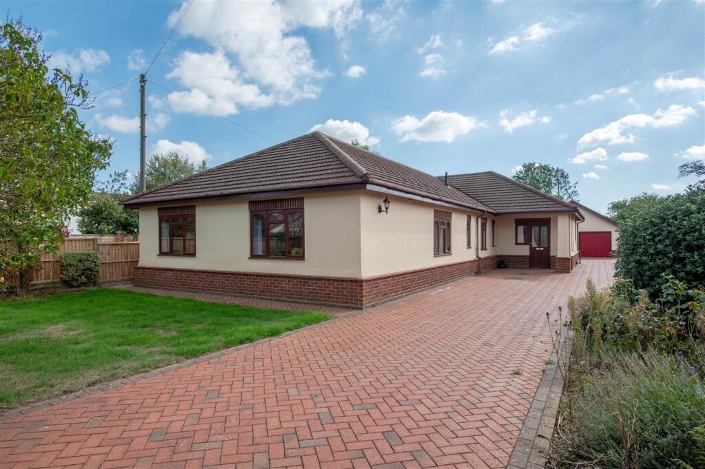 Main image of property: Avenue Road, Rushden