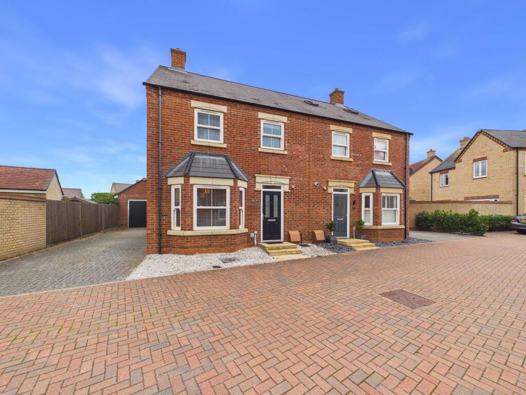 Main image of property: Brookbanks, Biggleswade, SG18