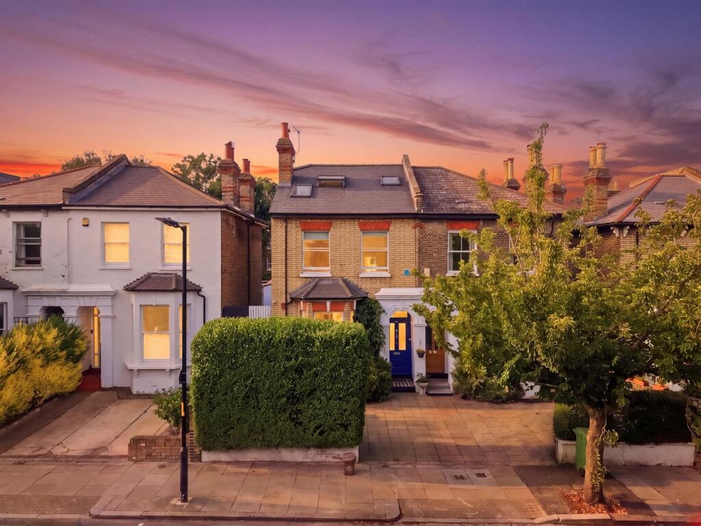 Main image of property: Ashbourne Grove, East Dulwich, London, SE22.