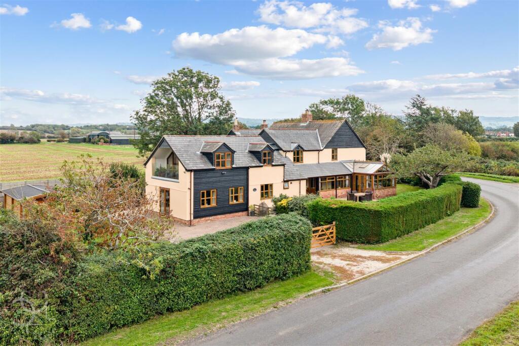 Main image of property: Oldwell Farm Cottages, Murcot Road, Childswickham