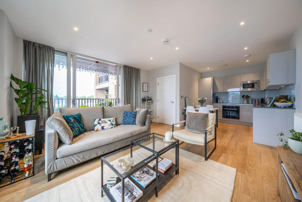 Main image of property: 33 Greyhound Parade, London, SW17