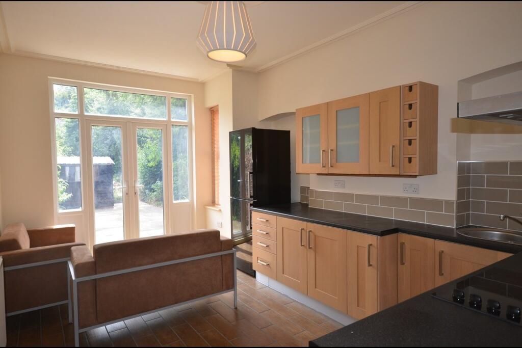 Main image of property: HMO licensed property on Ashburnham Road, Luton, Bedfordshire, LU1