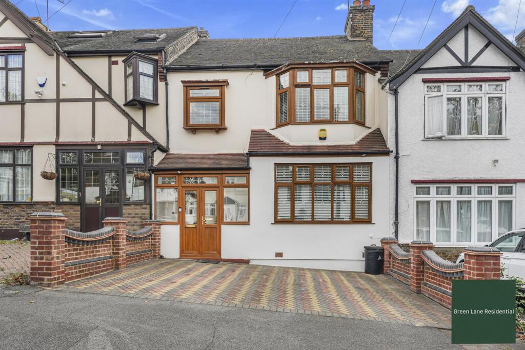 Main image of property: Wells Gardens, ILFORD, IG1