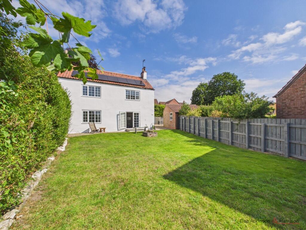 Main image of property: Front Street, Langtoft, YO25 3TS