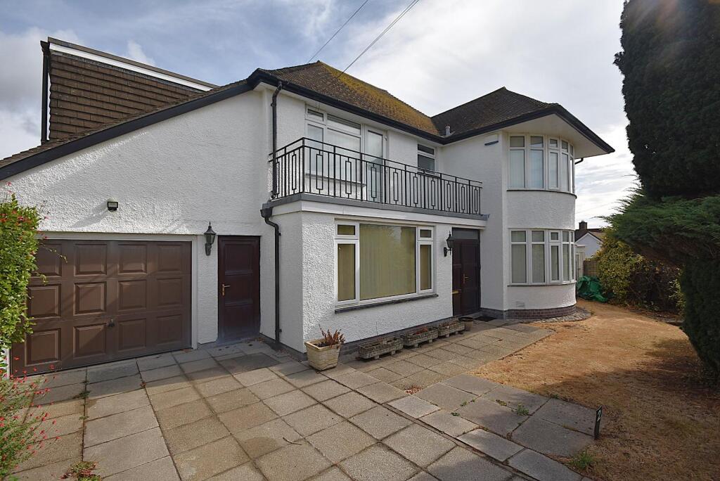 Main image of property: 2 Heol-Y-Bryn, Barry, CF62 6SY