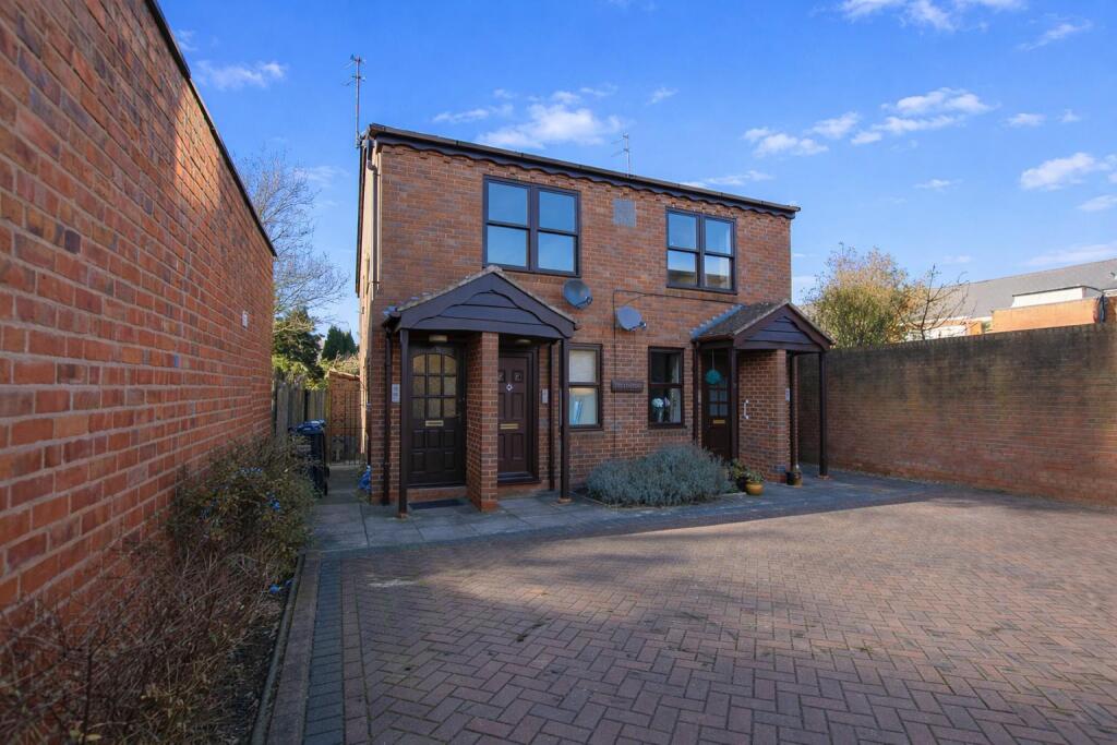 Main image of property: Flat 3, The Lyndons, Park Street, Kingswinford
