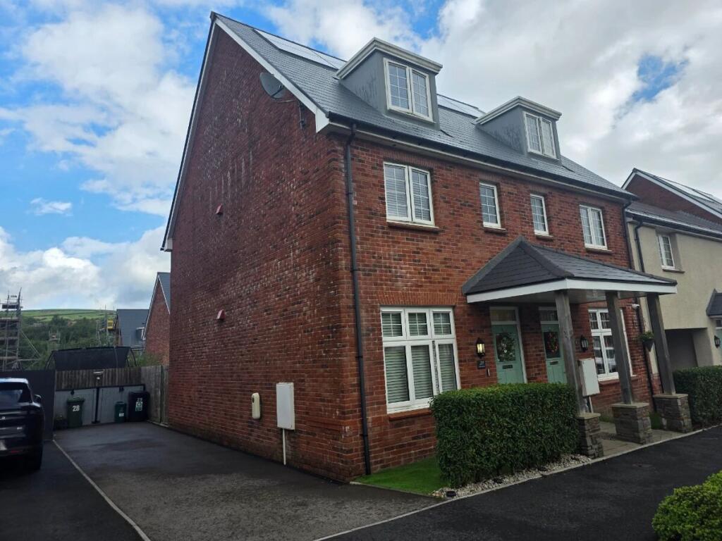 Main image of property: Cilgant Eirin, Tonyrefail, Porth, 