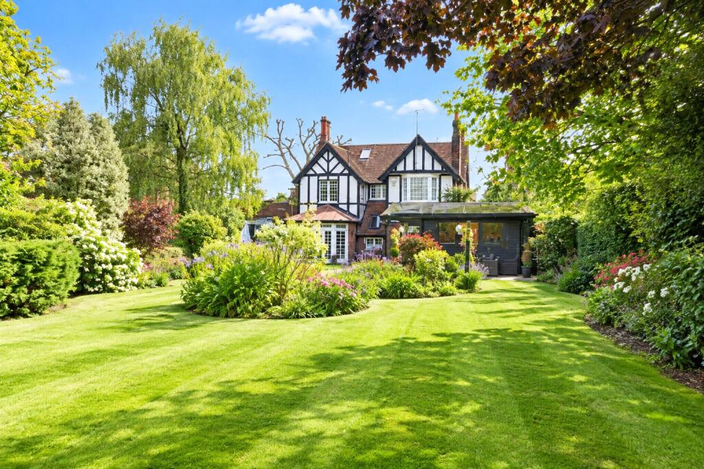 Main image of property: London Road, Braintree, Essex, CM7