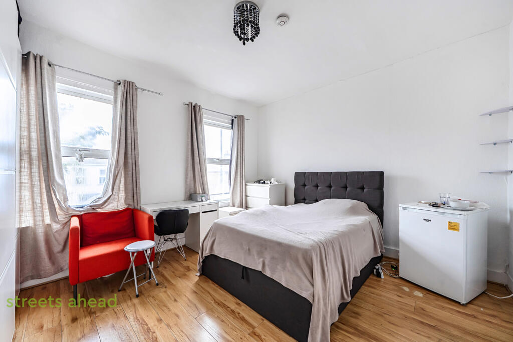Main image of property: Whitehorse Road, Croydon, CR0