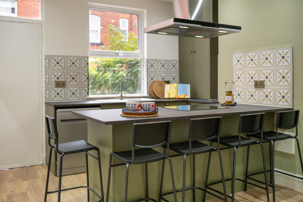 Main image of property: 16 Hessle Terrace, Hyde Park, Leeds, LS6 1EQ