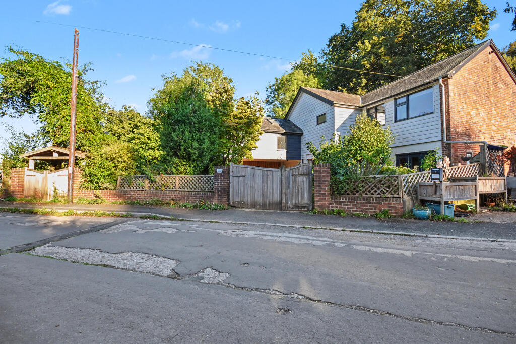 Main image of property: Cobberton, Denys Road, Totnes, Devon