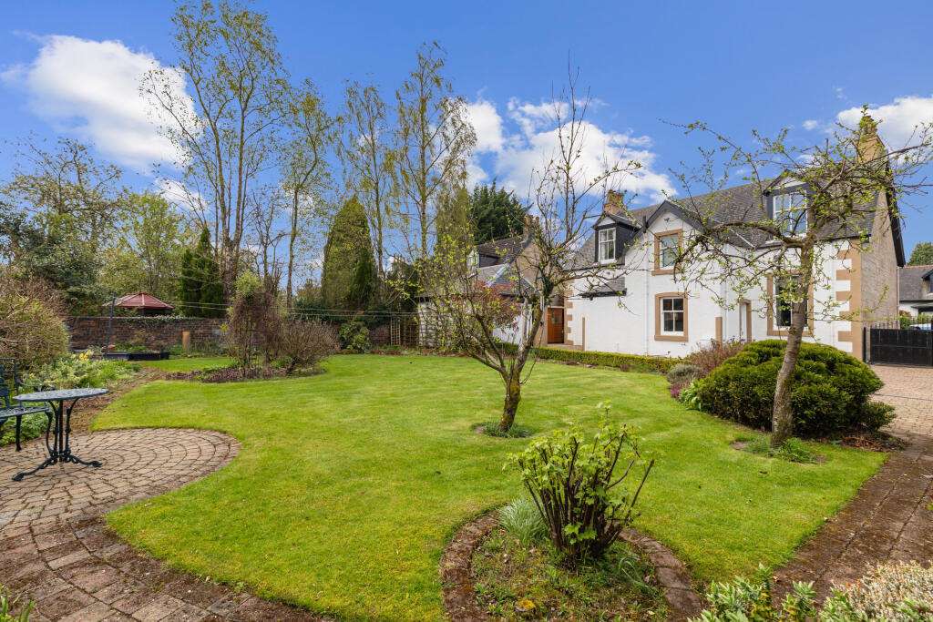Main image of property: 51 Kirkintilloch Road, Lenzie, G66