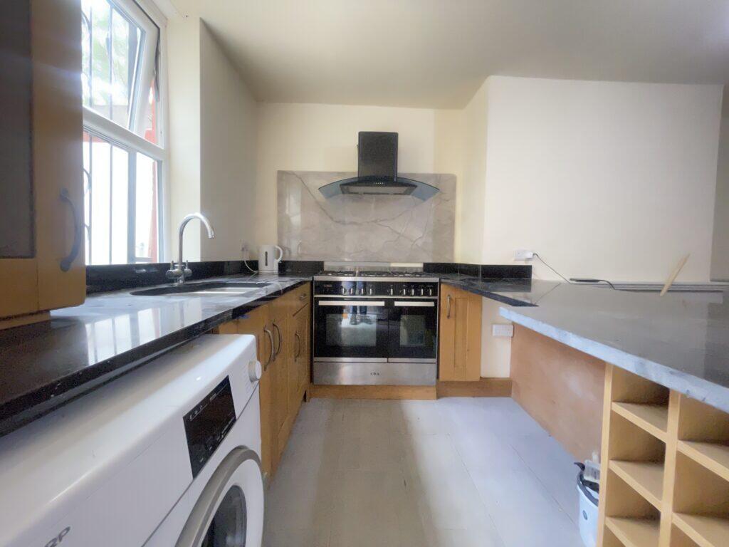 Main image of property: Garden flat, Harehills Avenue, Leeds, LS8