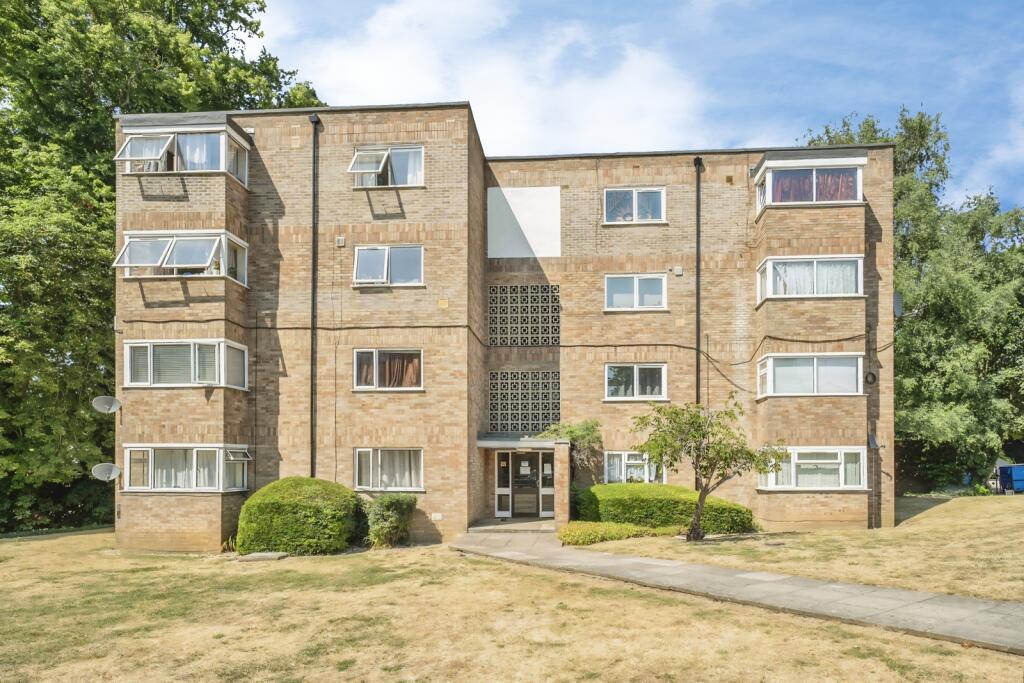 Main image of property: Frescade Crescent, Basingstoke, Hampshire, RG21