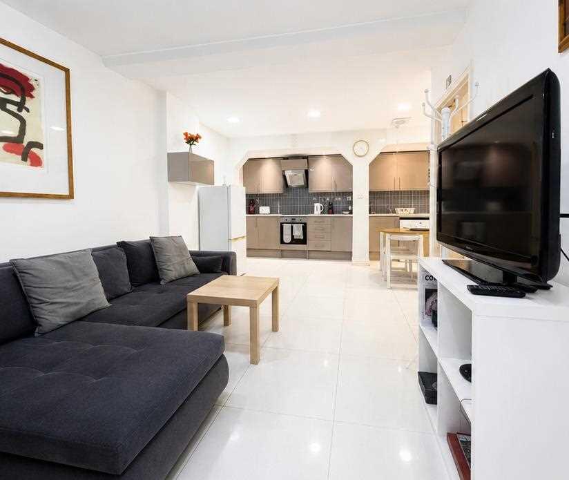 Main image of property: Castlehill Parade, The Avenue, West Ealing, West Ealing