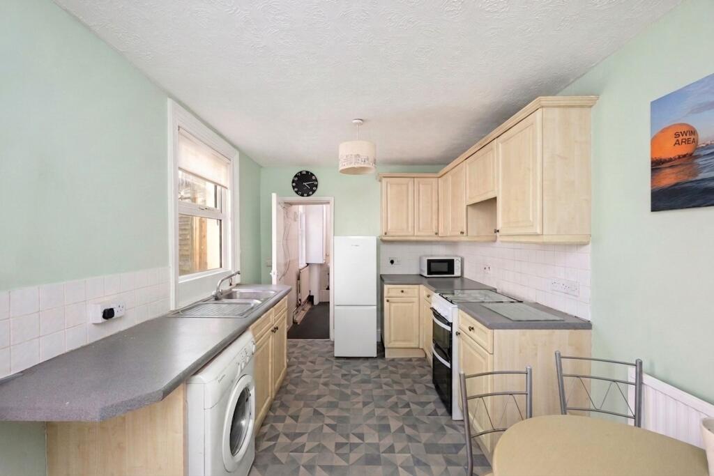 Main image of property: Ground floor flat, 60 Hamilton Road, Brighton - BN1 5DN