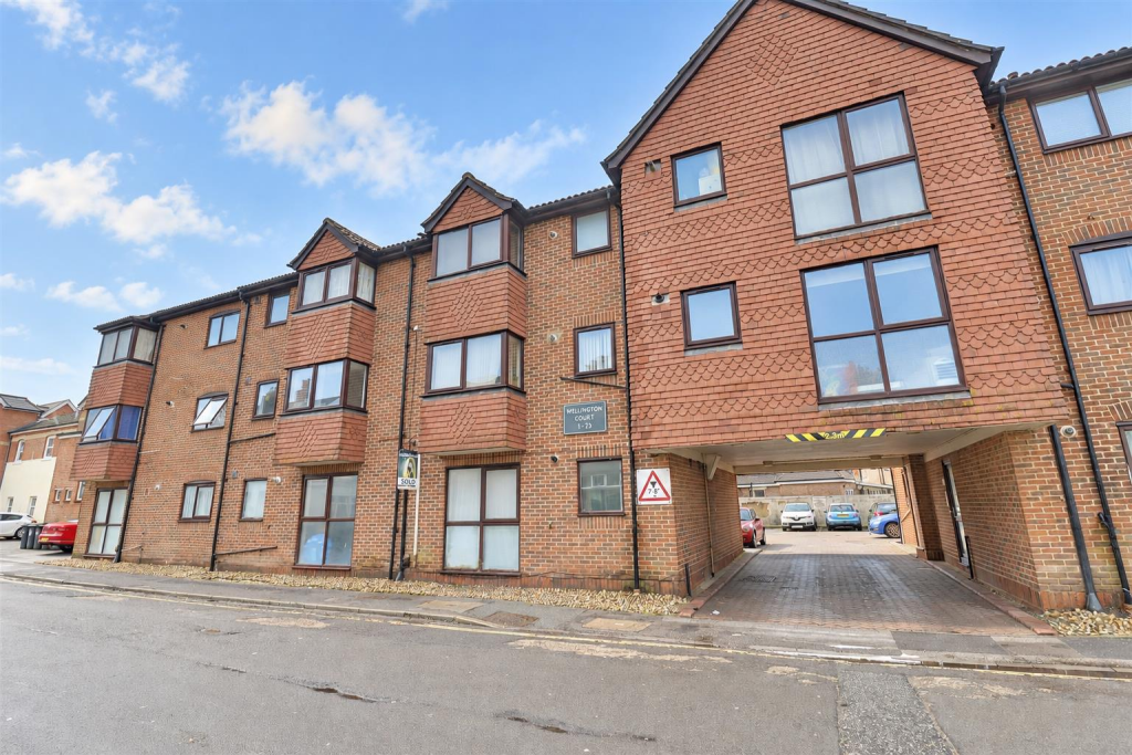 Main image of property: Waterloo Road, Havant