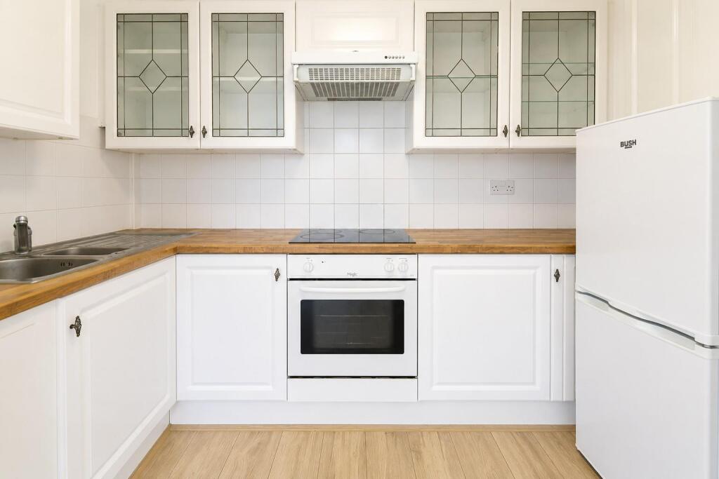 Main image of property: Oakleigh Road North, London