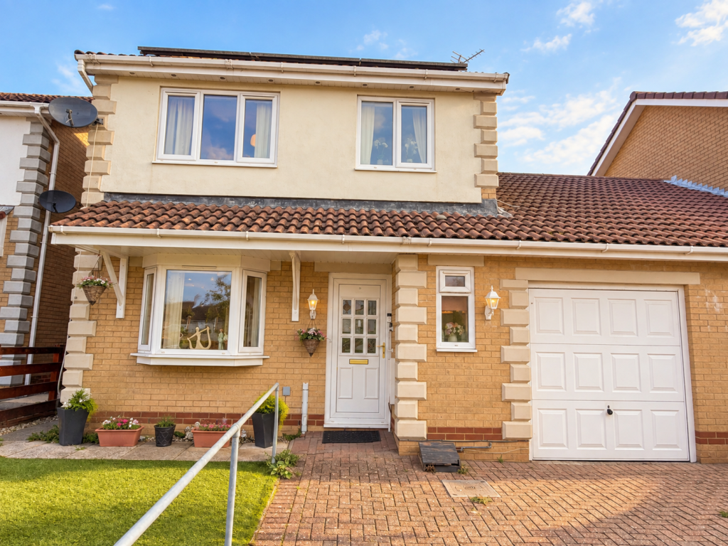 Main image of property: Ffordd Llanbad, Gilfach Goch, Porth
