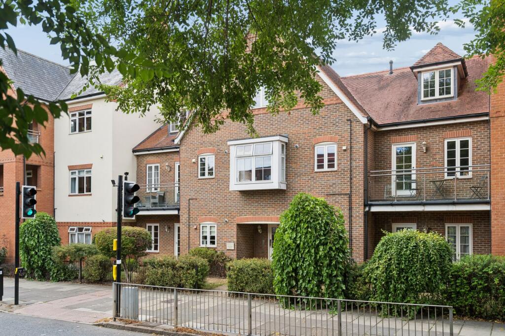 Main image of property: High Street, Rickmansworth, WD3