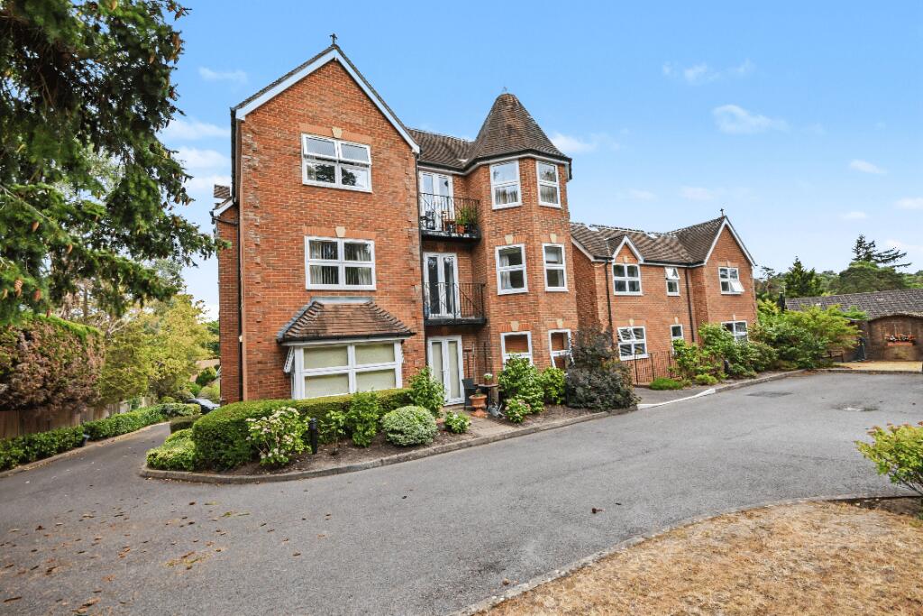Main image of property: 43 Frensham Road, Lower Bourne, Farnham, GU10