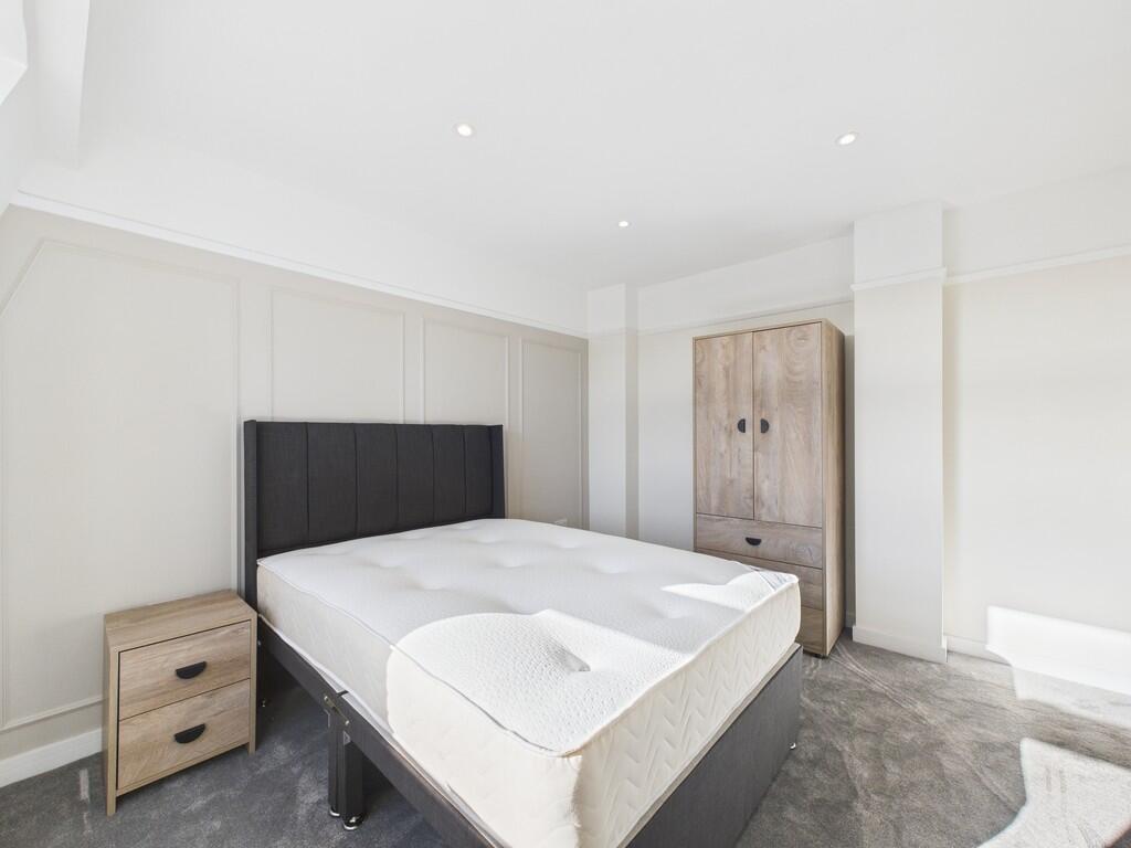 Main image of property: Goring Road, Goring-by-sea, BN12 4AR
