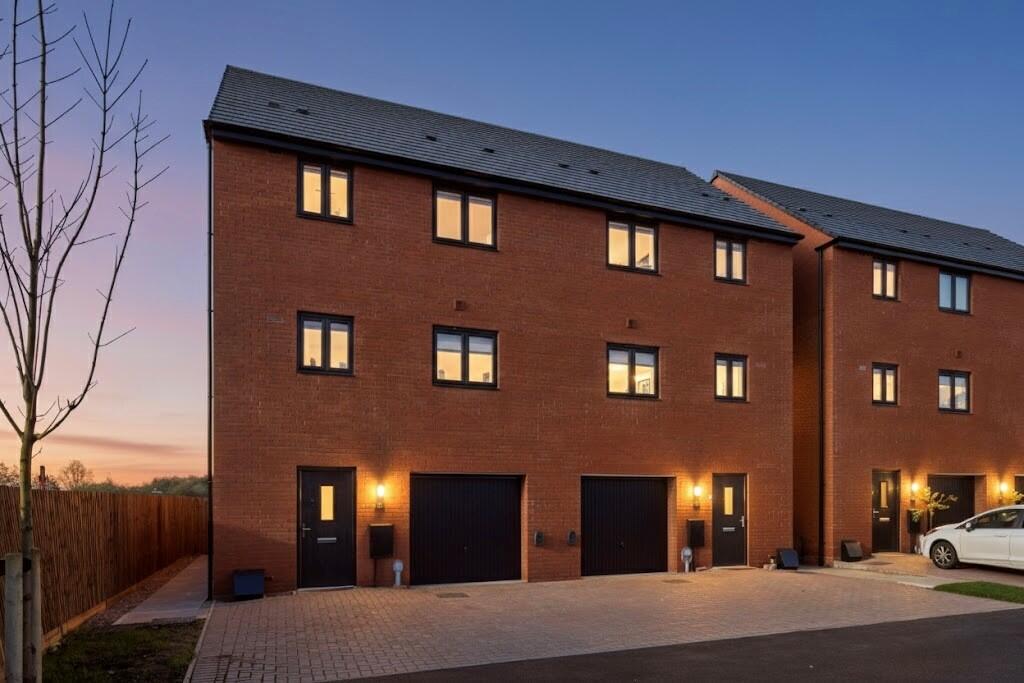 Main image of property: Stallings Lane,
Kingswinford,
DY6 7LJ