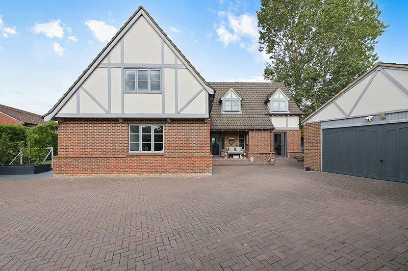Main image of property: Foxley Lane, Binfield, Bracknell, Berkshire, RG42