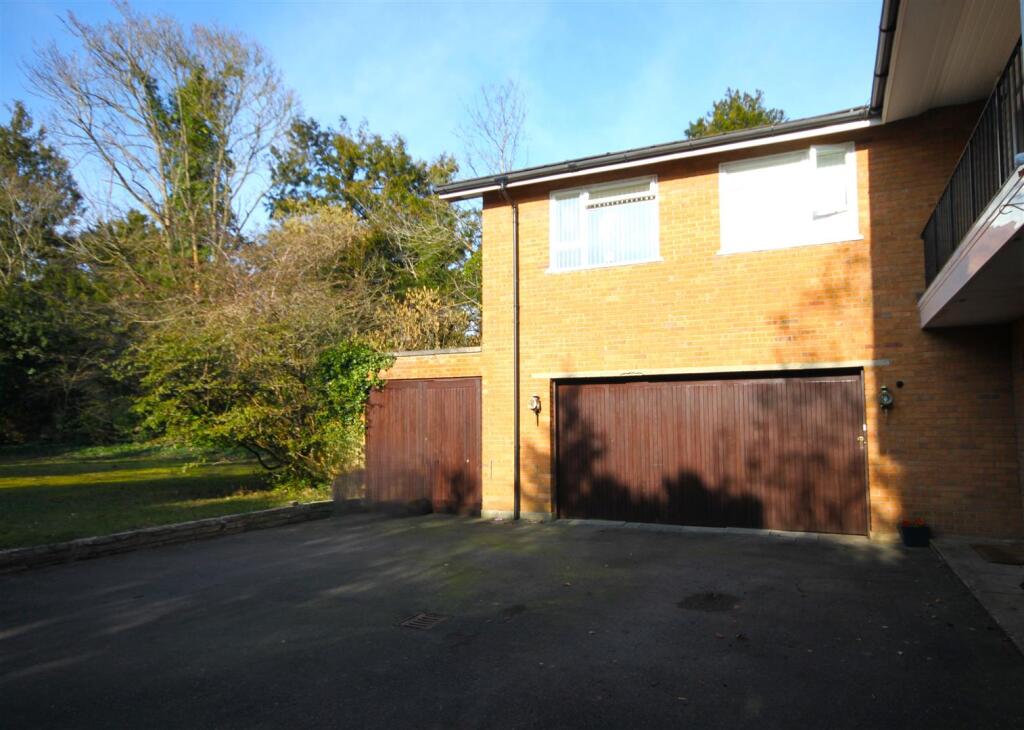Main image of property: GUILDFORD ROAD, FETCHAM, KT22