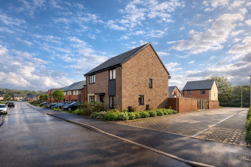 Main image of property: Clos Rhys Meurug, Capel Llanilltern