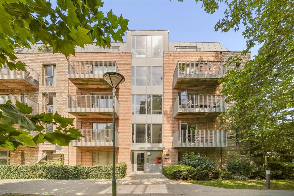 Main image of property: New North Road, London, N1