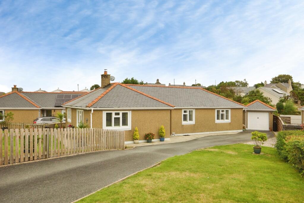 Main image of property: Cysgod Y Bryn, Llanbedrog, Gwynedd, LL53