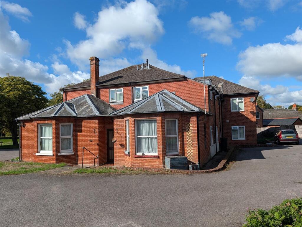 Main image of property: Reading Road, Sherfield-On-Loddon, Hook