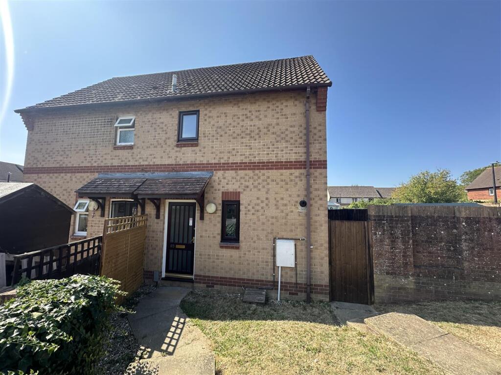 Main image of property: Hawthorn Crescent, Yatton, Bristol