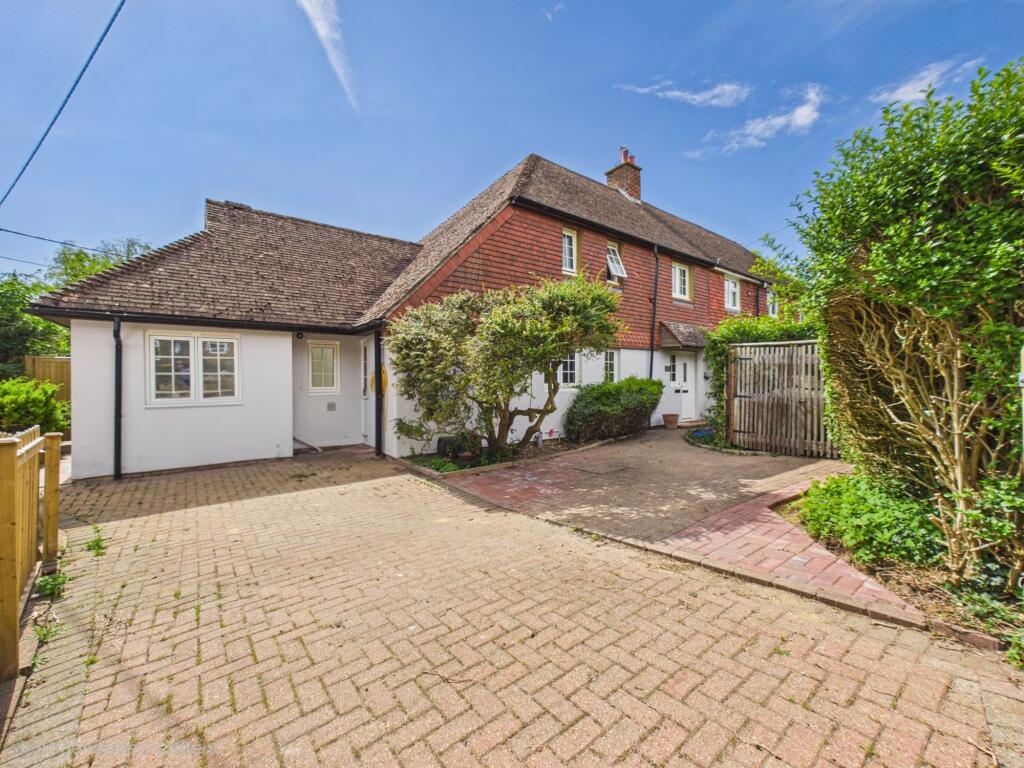 Main image of property: 8 Oakley Road, Hannington, Tadley, RG26