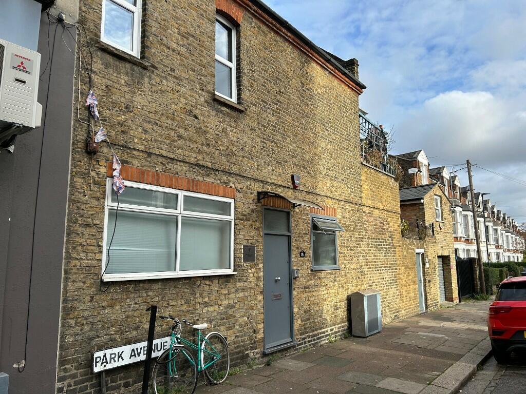 Main image of property: 372c Green Lanes, London, N13
