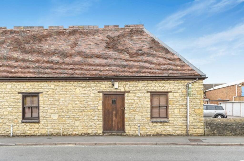 Main image of property: Victoria Road, Bicester, OX26