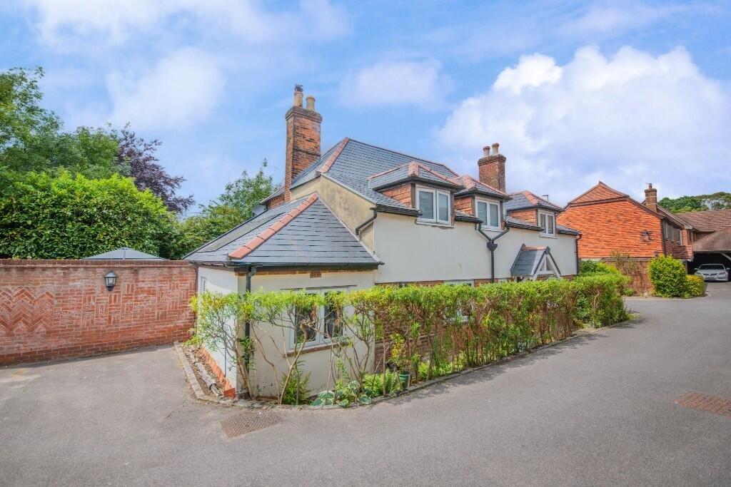 Main image of property: Botley Road, Fair Oak, Eastleigh, Hampshire, SO50