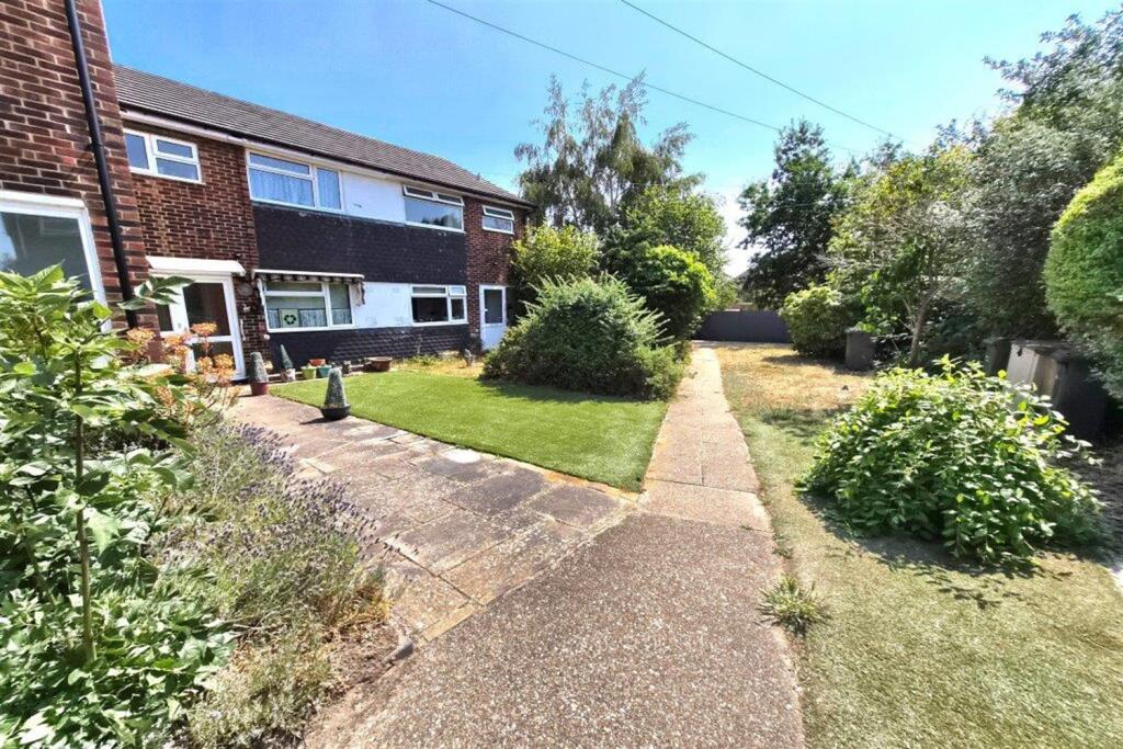 Main image of property: 3 bedroom Terraced House in Guildford