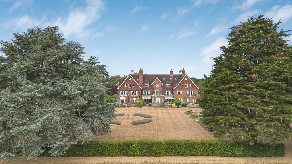 Main image of property: Eyhurst Park, Outwood Lane, Kingswood, Tadworth, KT20