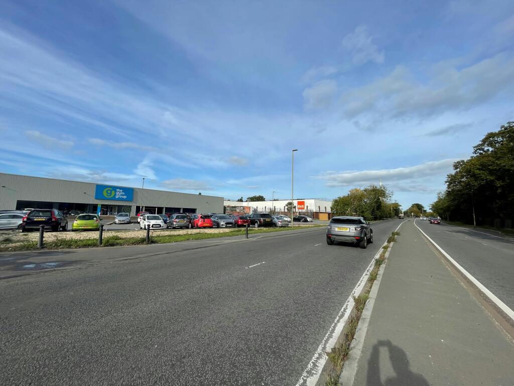 PHOTO 4 160 Southampton Road Fareham.jpg