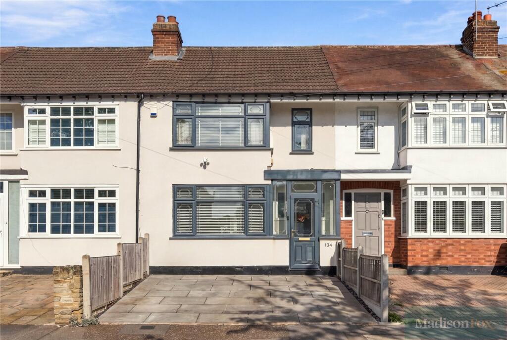 Main image of property: Roding Road, Loughton, Essex, IG10